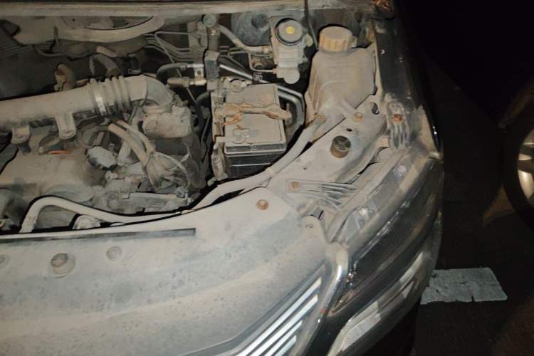 Used FORTHING Lingzhi 2018 M5 1.6L 7-Seater Comfort Model Engine Bay Left