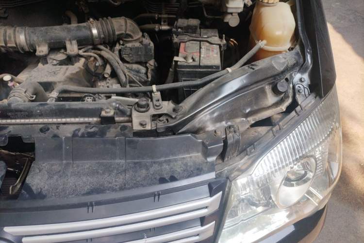 Used FORTHING Lingzhi 2018 M3 1.5L 5-Seat Base Model Engine Bay Left