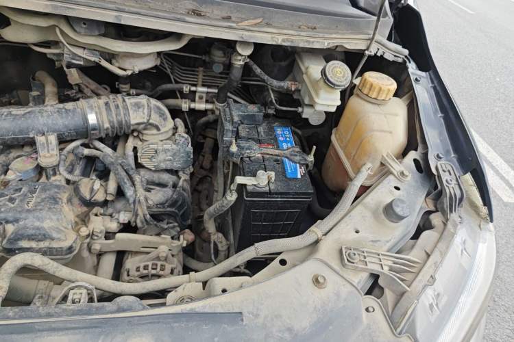 Used FORTHING Lingzhi 2018 M5L 1.6L 7-Seater Luxury Model Engine Bay Left