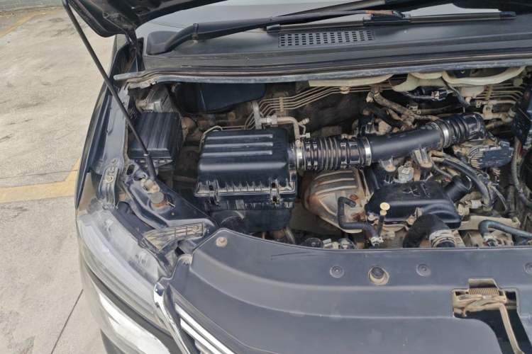 Used FORTHING Lingzhi 2018 M5 1.6L 7-Seater Luxury Model Engine Bay Right