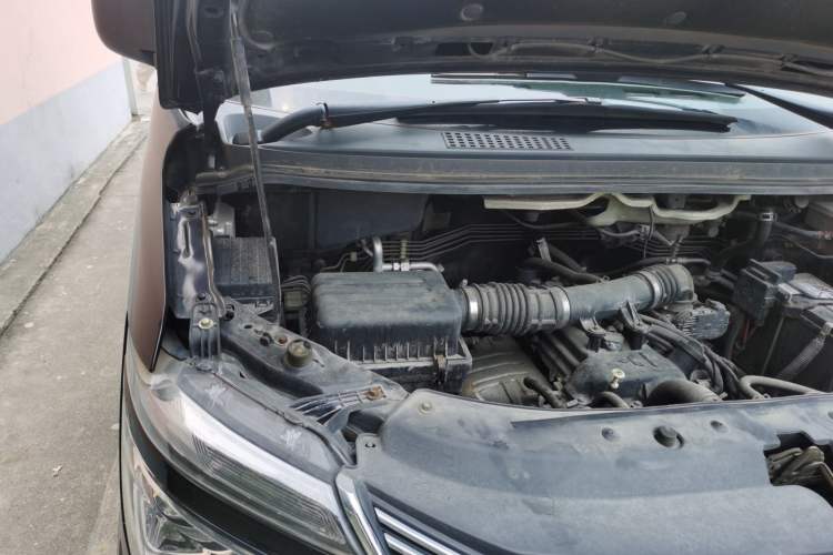 Used FORTHING Lingzhi 2018 M5L 1.6L 7-Seater Luxury Model Engine Bay Right