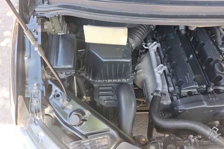 Used FORTHING Lingzhi 2018 M5L 2.0L 9-Seater Comfort Model Engine Bay Right