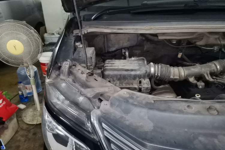 Used FORTHING Lingzhi 2018 M5L 1.6L 7-Seater Luxury Model Engine Bay Right