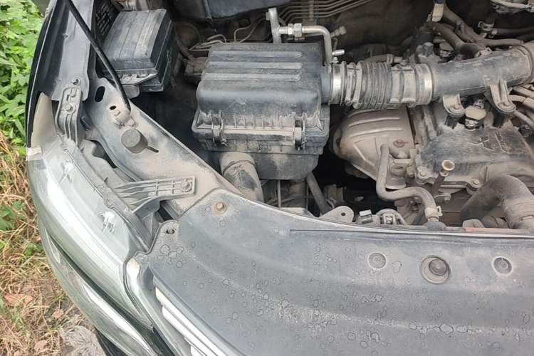 Used FORTHING Lingzhi 2018 M5L 1.6L 7-Seater Luxury Model Engine Bay Right