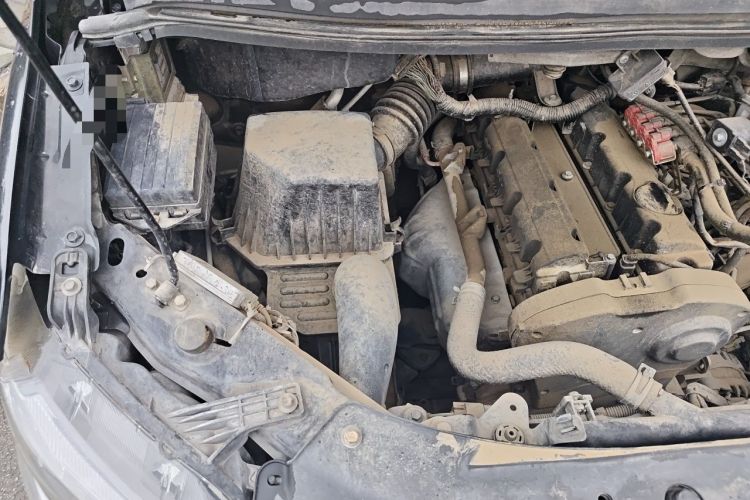 Used FORTHING Lingzhi 2018 M5L 2.0L 7-Seater Comfort Model Engine Bay Right