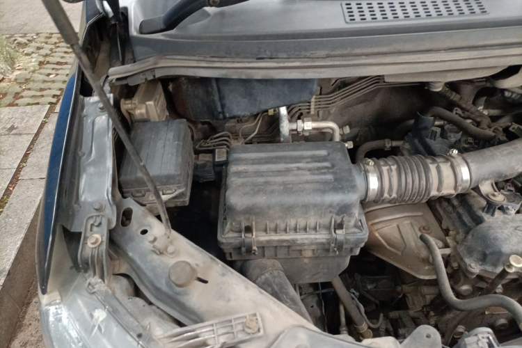 Used FORTHING Lingzhi 2018 M5 1.6L 7-Seater Comfort Model Engine Bay Right