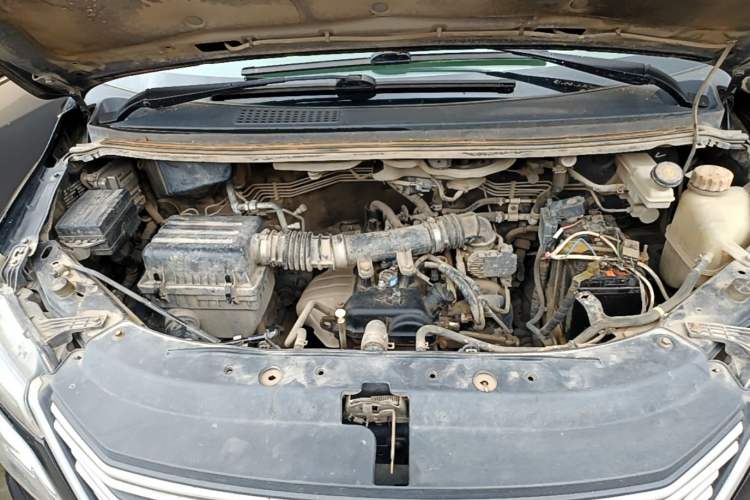 Used FORTHING Lingzhi 2018 M5 1.6L 7-Seater Comfort Model Engine Bay