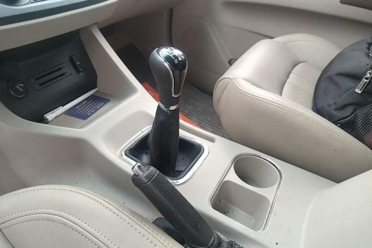 Used FORTHING Lingzhi 2018 M5L 1.6L 7-Seater Luxury Model Gear Lever