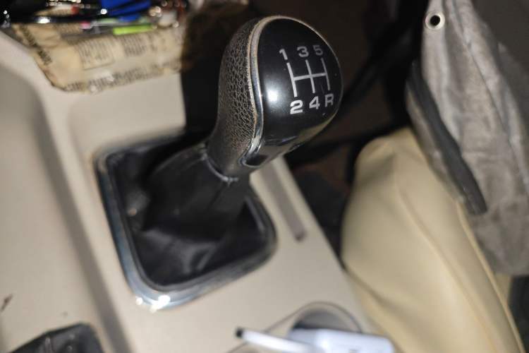 Used FORTHING Lingzhi 2018 M5L 1.6L 7-Seater Comfort Model Gear Lever