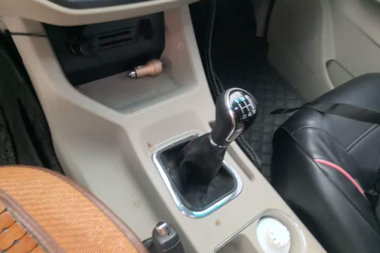 Used FORTHING Lingzhi 2018 M5L 1.6L 7-Seater Comfort Model Gear Lever