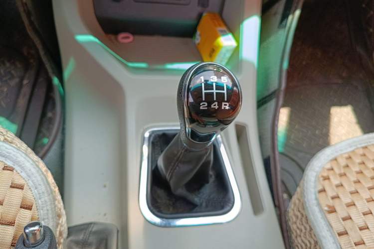 Used FORTHING Lingzhi 2018 M5 1.6L 7-Seater Comfort Model Gear Lever
