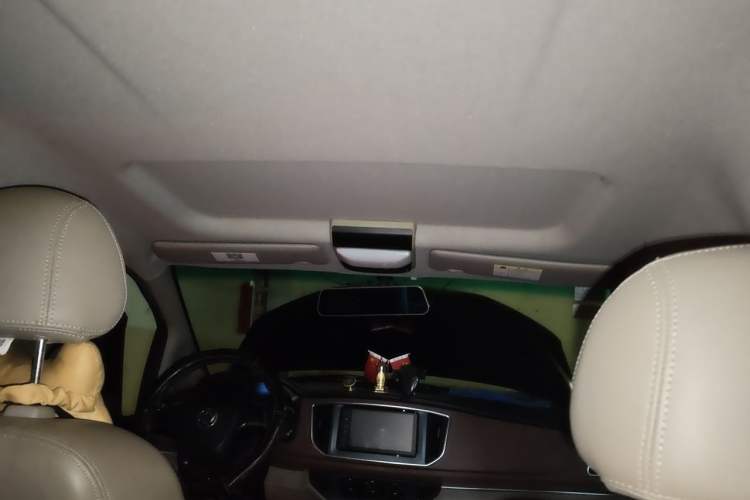 Used FORTHING Lingzhi 2018 M5L 1.6L 7-Seater Luxury Model Headliner