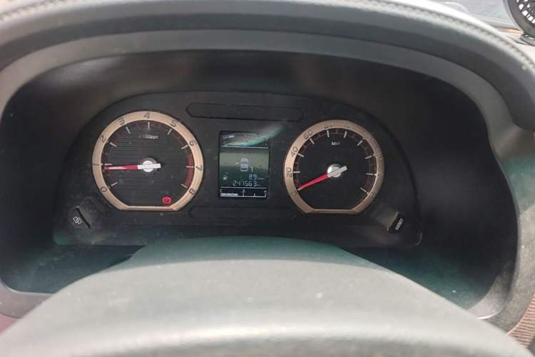 Used FORTHING Lingzhi 2018 M5L 1.6L 7-Seater Luxury Model Instrument Cluster