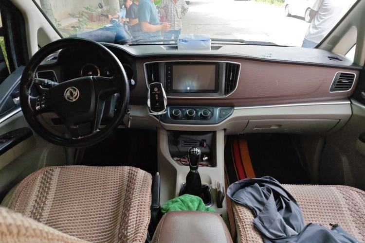 Used FORTHING Lingzhi 2018 M5 1.6L 7-Seater Luxury Model Interior 2
