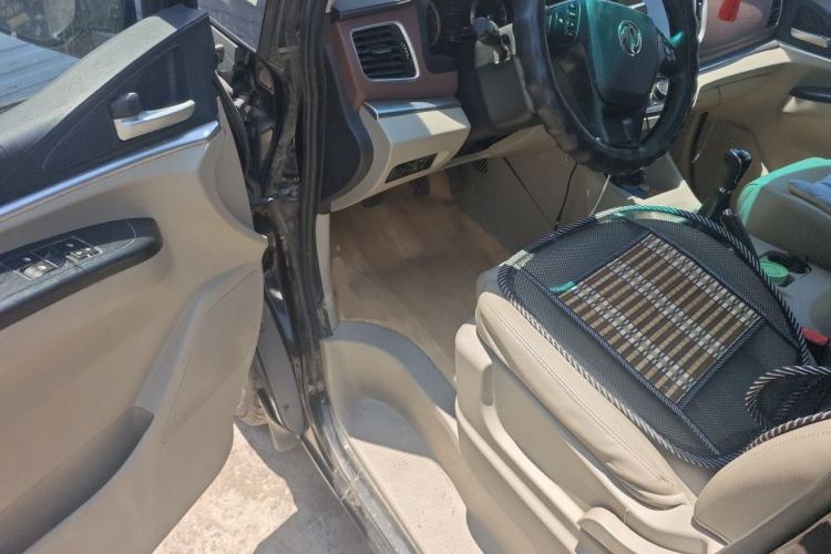 Used FORTHING Lingzhi 2018 M5L 1.6L 7-Seater Luxury Model Interior 3