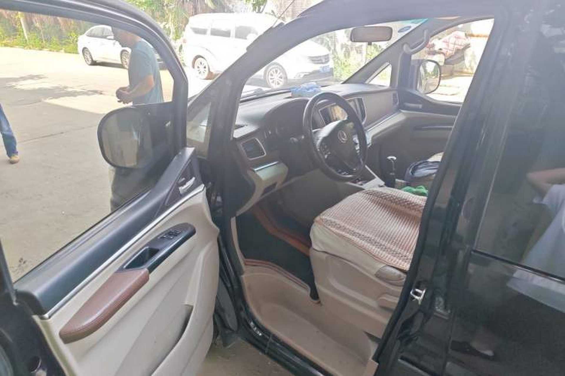 Used FORTHING Lingzhi 2018 M5 1.6L 7-Seater Luxury Model Interior 3