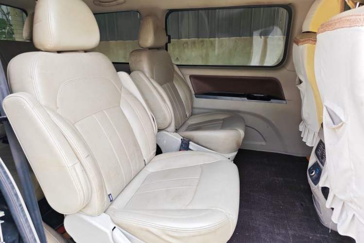 Used FORTHING Lingzhi 2018 M5 1.6L 7-Seater Luxury Model Interior 4