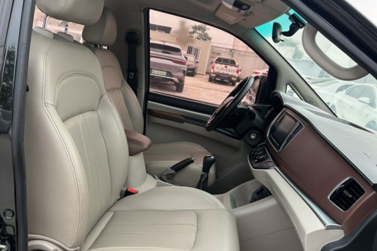 Used FORTHING Lingzhi 2018 M5L 1.6L 7-Seater Luxury Model Interior 4