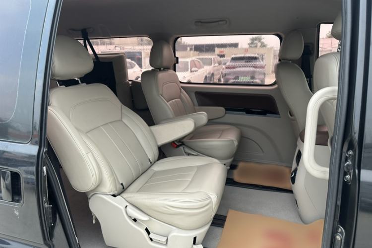 Used FORTHING Lingzhi 2018 M5L 1.6L 7-Seater Luxury Model Interior 5