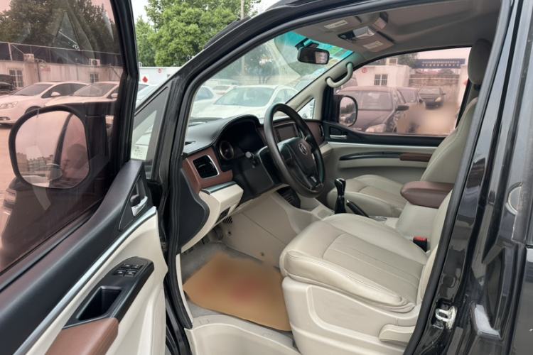 Used FORTHING Lingzhi 2018 M5L 1.6L 7-Seater Luxury Model Interior 6