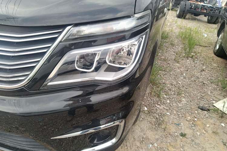 Used FORTHING Lingzhi 2018 M5L 1.6L 7-Seater Luxury Model Left Front Headlight