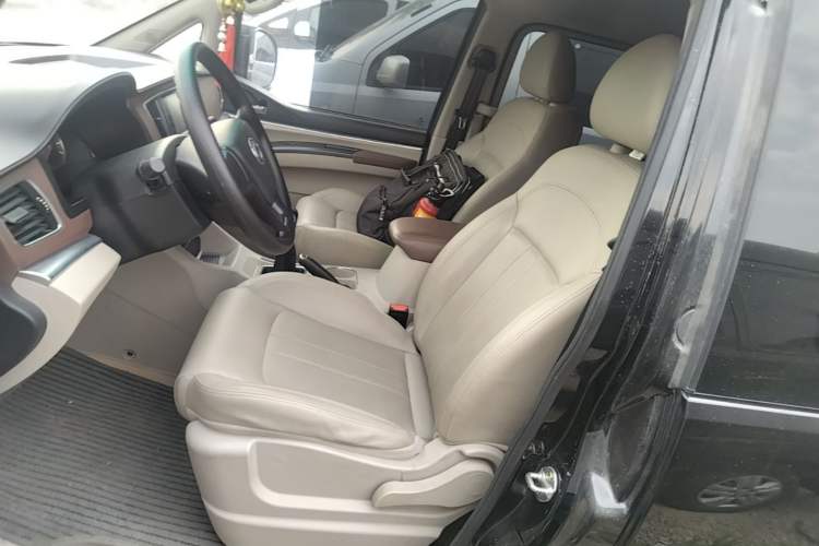 Used FORTHING Lingzhi 2018 M5L 1.6L 7-Seater Luxury Model Left Front Seat