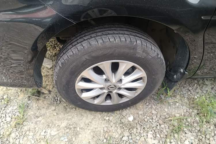 Used FORTHING Lingzhi 2018 M5L 1.6L 7-Seater Luxury Model Left Front Wheel Hub