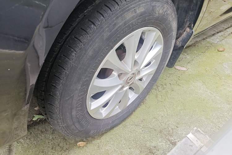 Used FORTHING Lingzhi 2018 M5L 1.6L 7-Seater Luxury Model Left Front Wheel Hub