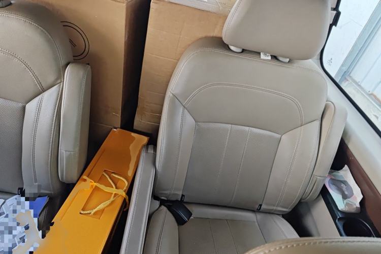 Used FORTHING Lingzhi 2018 M5L 1.6L 7-Seater Luxury Model Left Rear Seat