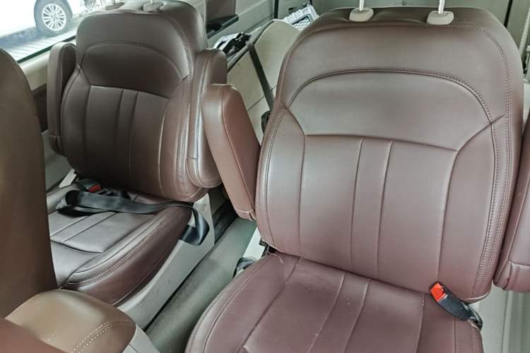 Used FORTHING Lingzhi 2018 M5L 2.0L 7-Seater Comfort Model Left Rear Seat