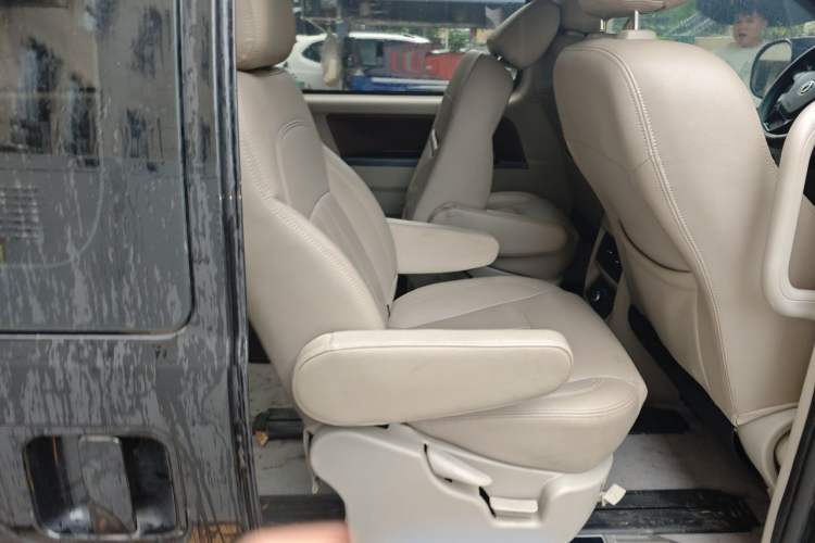 Used FORTHING Lingzhi 2018 M5L 1.6L 7-Seater Luxury Model Left Rear Seat