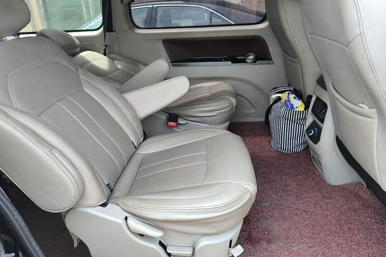 Used FORTHING Lingzhi 2018 M5L 1.6L 7-Seater Luxury Model Left Rear Seat