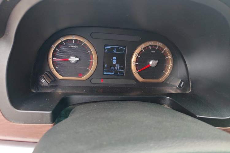 Used FORTHING Lingzhi 2018 M5 1.6L 7-Seater Luxury Model Odometer Close Up