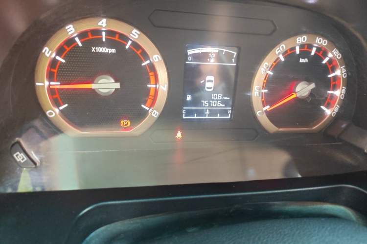 Used FORTHING Lingzhi 2018 M5 1.6L 7-Seater Luxury Model Odometer Close Up