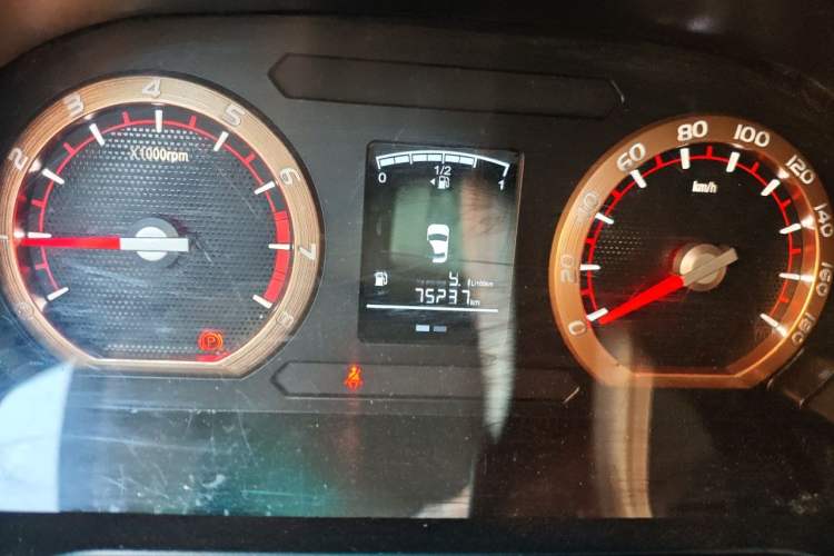 Used FORTHING Lingzhi 2018 M5L 1.6L 7-Seater Luxury Model Odometer Close Up
