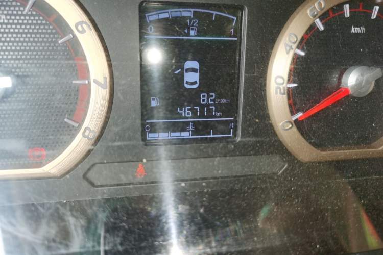 Used FORTHING Lingzhi 2018 M5L 1.6L 7-Seater Luxury Model Odometer Close Up