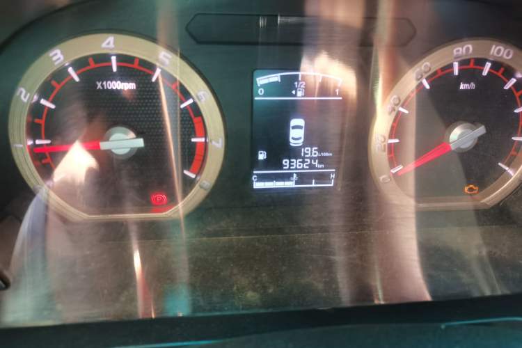Used FORTHING Lingzhi 2018 M5L 1.6L 7-Seater Luxury Model Odometer Close Up