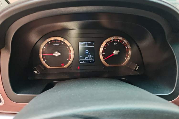 Used FORTHING Lingzhi 2018 M5L 1.6L 7-Seater Luxury Model Odometer Close Up
