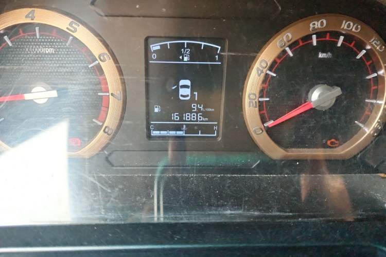 Used FORTHING Lingzhi 2018 M5L 1.6L 7-Seater Comfort Model Odometer Close Up