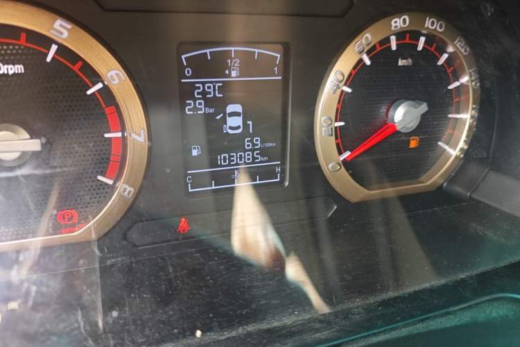 Used FORTHING Lingzhi 2018 M5L 1.6L 7-Seater Comfort Model Odometer Close Up