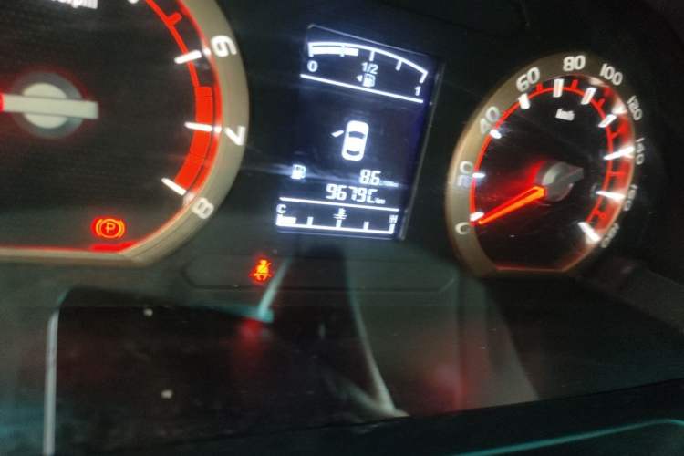 Used FORTHING Lingzhi 2018 M5L 1.6L 7-Seater Luxury Model Odometer Close Up