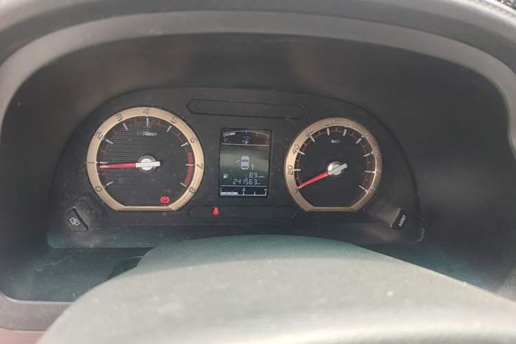 Used FORTHING Lingzhi 2018 M5L 1.6L 7-Seater Luxury Model Odometer Close Up
