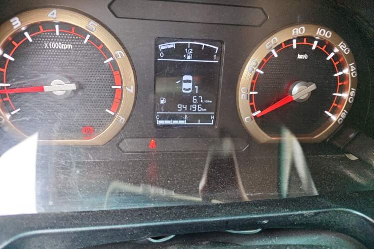 Used FORTHING Lingzhi 2018 M5L 2.0L 7-Seater Comfort Model Odometer Close Up