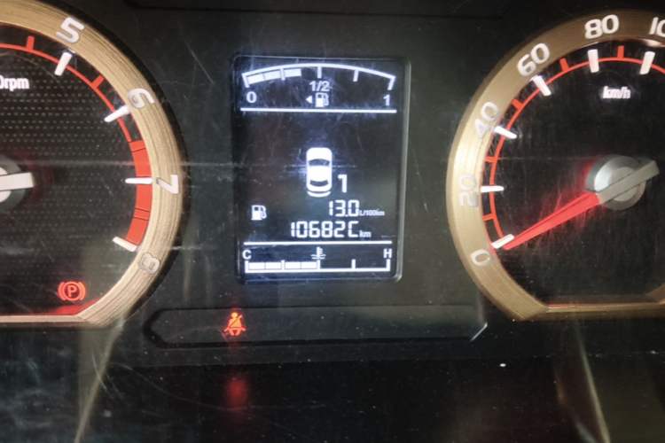 Used FORTHING Lingzhi 2018 M5L 1.6L 7-Seater Luxury Model Odometer Close Up