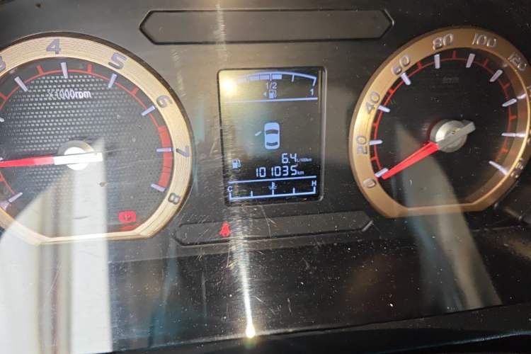 Used FORTHING Lingzhi 2018 M5L 1.6L 7-Seater Luxury Model Odometer Close Up