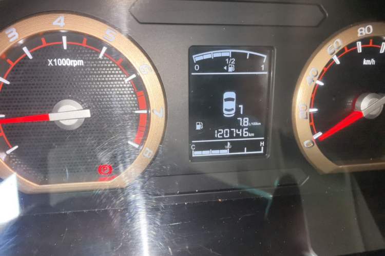 Used FORTHING Lingzhi 2018 M5L 1.6L 7-Seater Luxury Model Odometer Close Up