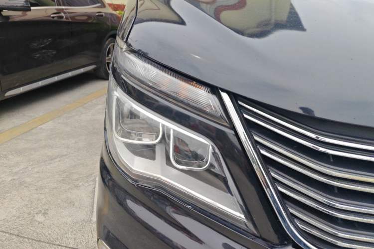 Used FORTHING Lingzhi 2018 M5 1.6L 7-Seater Luxury Model Right Front Headlight