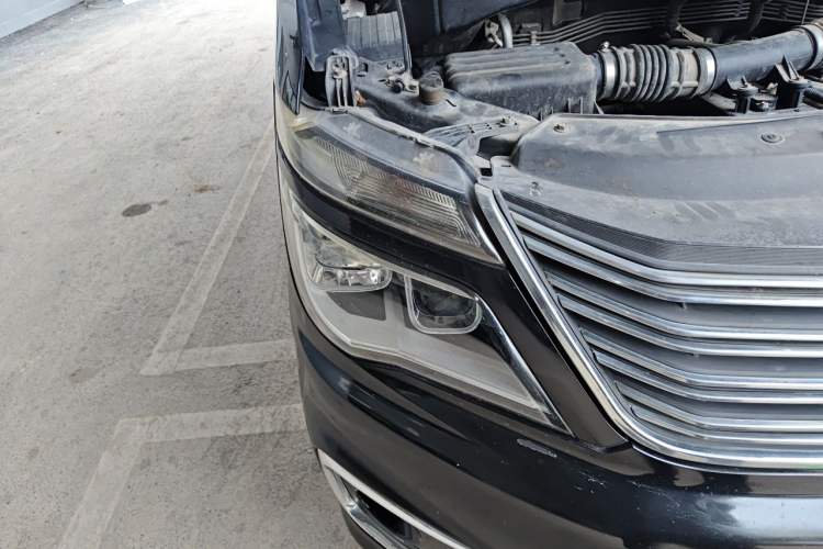 Used FORTHING Lingzhi 2018 M5L 1.6L 7-Seater Luxury Model Right Front Headlight
