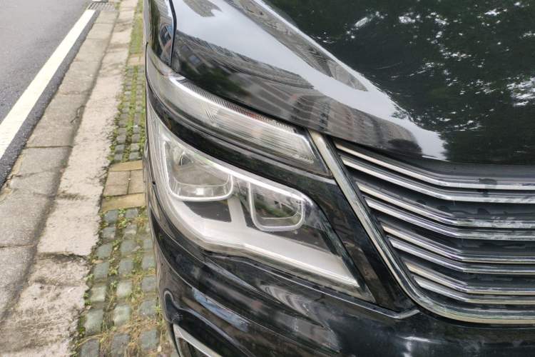 Used FORTHING Lingzhi 2018 M5L 1.6L 7-Seater Luxury Model Right Front Headlight
