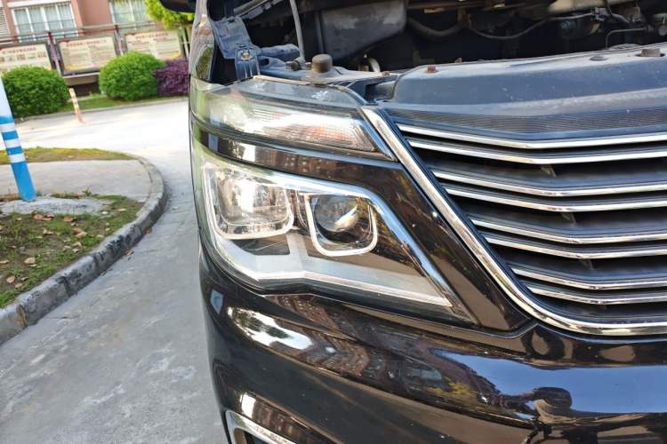 Used FORTHING Lingzhi 2018 M5L 1.6L 7-Seater Luxury Model Right Front Headlight